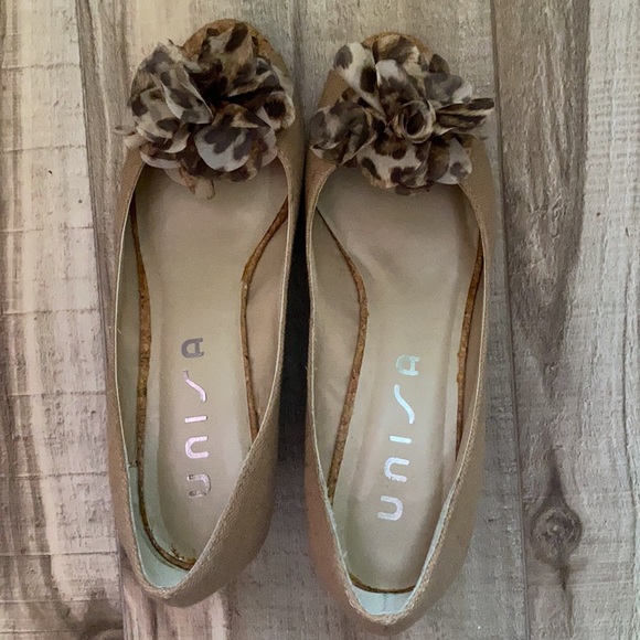 Tan floral decor flowered canvas wedge - Picture 3 of 4